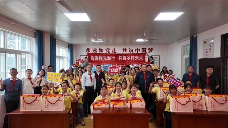 輝隆股份攜手奧運(yùn)冠軍 照亮鄉(xiāng)村兒童光明夢(mèng)